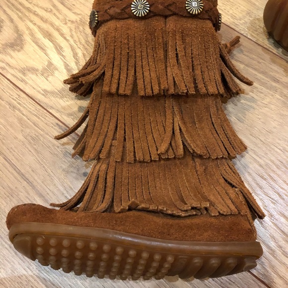 New | Kids Minnetonka 3-Layer Fringe Boot - Picture 5 of 6